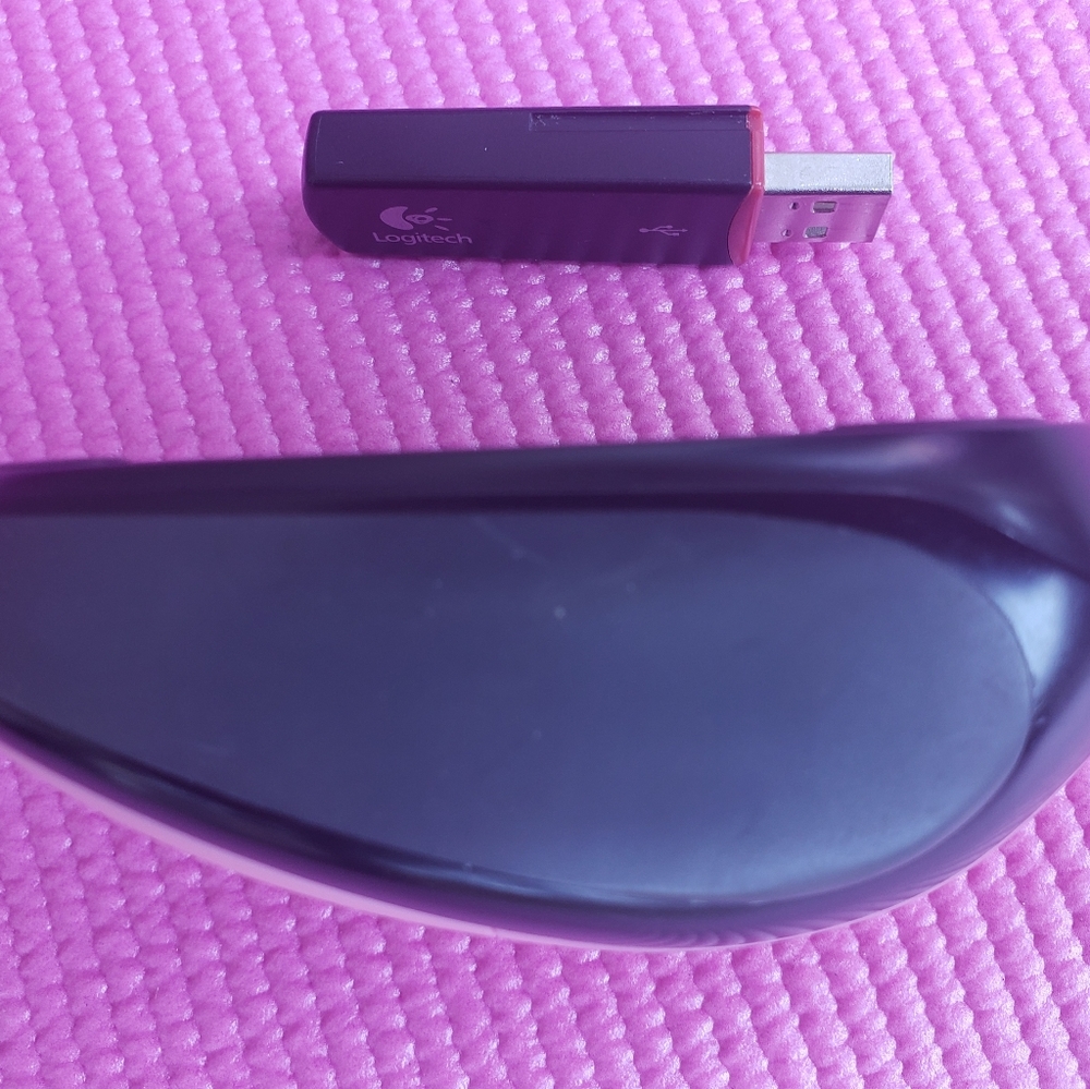 Logitech V220 3-Button Wireless Mouse - Picture 2 of 11
